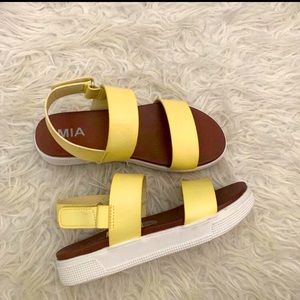 Mia Sandals